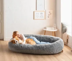 Dehner Lieblinge Orthopädisches Kuschelbett Giant, oval, grau, ca. B175/H35/T100 cm