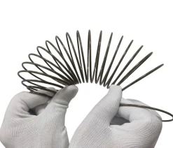 Dehner Natura Premium Futterfeder für Meisenknödel, ca. Ø7/L19 cm