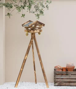 Dehner Natura Premium Futterhaus Apennin, geflammt, inkl. Ständer, ca. B70/H134,5/T70 cm
