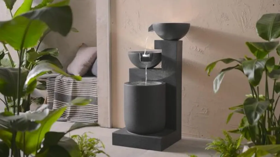 Dehner Polyresin-Gartenbrunnen Samson, solarfähig, ca. H100 cm