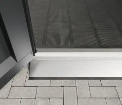 Hörmann Stahl-Bodenrampe für 2-flügelige Tür, Innen/Außen